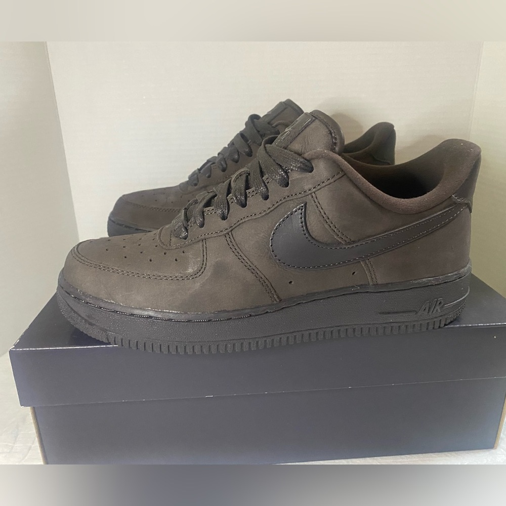 ****SOLD**** Nike AF1 Premium SZ 8.5 US WMNS in Velvet Brown